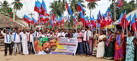 விடுதலை சிறுத்தைகள் கட்சியினர் ஆர்ப்பாட்டம்