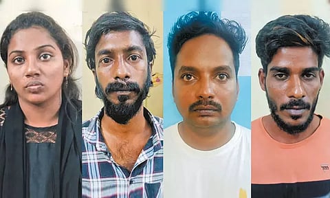 திருப்போரூர் அருகே தொழில் அதிபரிடம் இளம்பெண்ணை பழக வைத்து பணம் பறிப்பு - 4 பேர் கைது