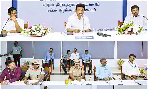 'கள ஆய்வு' திட்டத்தின் முதல் நிகழ்ச்சி 4 மாவட்ட போலீஸ் அதிகாரிகளுடன் முதல்-அமைச்சர் ஆலோசனை