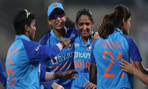 பெண்கள் 20 ஓவர் கிரிக்கெட்: இறுதிப்போட்டியில் இந்தியா- தென்ஆப்பிரிக்கா இன்று மோதல்