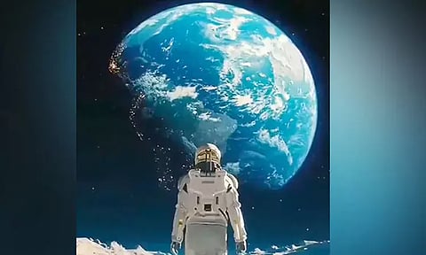 சந்திரனில் சிக்கி இருக்கிறேன் சார்... காப்பாற்றுங்கள் என கோரிக்கை வைத்த நபர்: நகைச்சுவையாக பதில் அளித்த போலீசார்...!