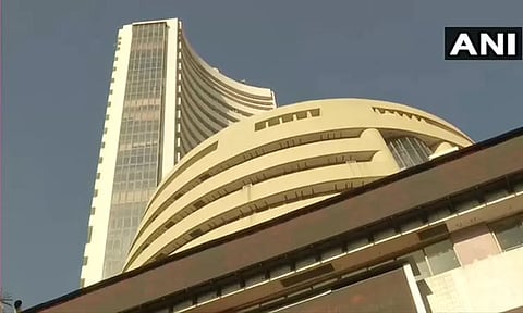 பட்ஜெட் நேற்று தாக்கலான நிலையில், இந்திய பங்கு சந்தைகள் இன்று வீழ்ச்சி