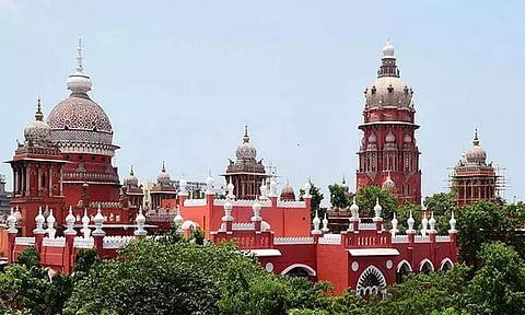 காப்புக்காடுகள் அருகே குவாரி: தடையை தளர்த்திய அரசாணையை எதிர்த்த வழக்கில் தமிழக அரசு பதிலளிக்க ஐகோர்ட்டு உத்தரவு