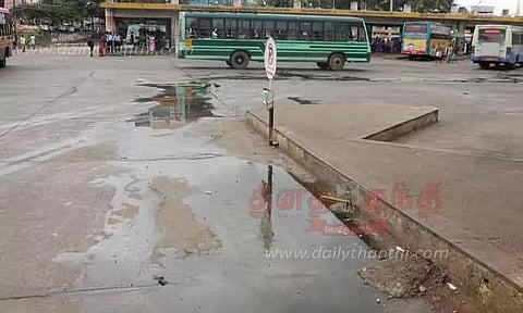 கழிவுநீர் தேங்குவதால் தொற்று நோய் பரவும் அபாயம்