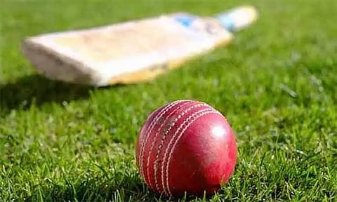 ரஞ்சி கிரிக்கெட்: மத்தியபிரதேசத்திற்கு எதிரான கால்இறுதி ஆட்டம் - 2-வது இன்னிங்சில் ஆந்திர அணி 93 ரன்களில் சுருண்டது