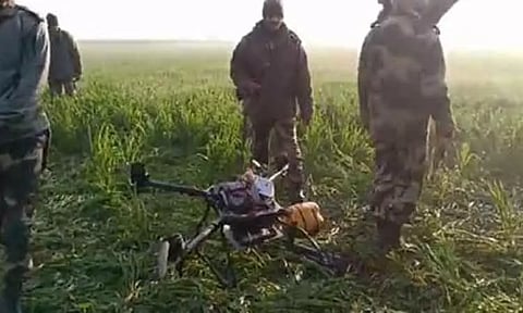 பஞ்சாப்: பாகிஸ்தானில் இருந்து இந்திய எல்லைக்குள் நுழைந்த டிரோன் - எல்லை பாதுகாப்பு படையினர் சுட்டு வீழ்த்தினர்