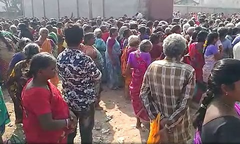 வாணியம்பாடி: இலவச புடவைகள் வழங்கும் நிகழ்ச்சியில் நெரிசலில் சிக்கி 4 பெண்கள் உயிரிழப்பு