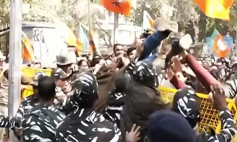 டெல்லி முதல் மந்திரி அரவிந்த் கெஜ்ரிவாலுக்கு எதிராக பாஜக போராட்டம்