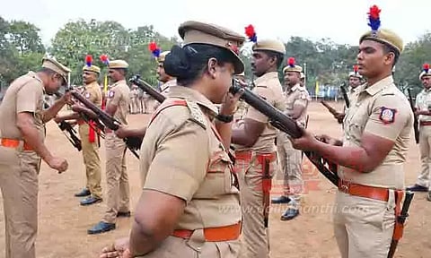 ஆயுதப்படை போலீசாருக்கு கூட்டுத்திரள் கவாத்து பயிற்சி நிறைவு