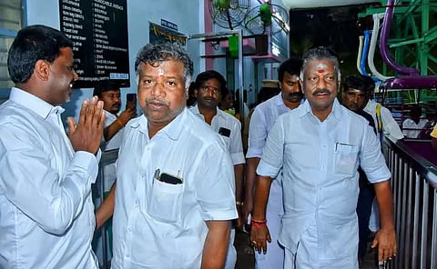 ஓ.பன்னீர்செல்வம் சாமி தரிசனம்