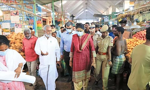 கோயம்பேடு மொத்த மார்க்கெட்டை சர்வதேச தரத்துக்கு நிகராக பராமரிக்க வேண்டும் - அதிகாரிகளுக்கு, அமைச்சர் சேகர் பாபு உத்தரவு