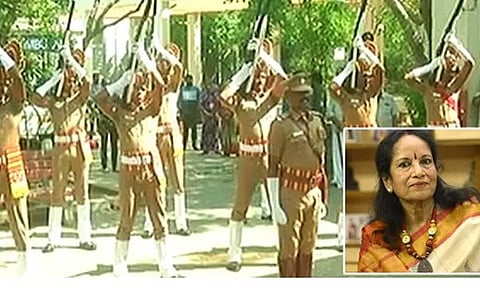 மறைந்த வாணி ஜெயராம் உடலுக்கு தமிழ்நாடு காவல்துறை சார்பில் இறுதி மரியாதை... 30 குண்டுகள் முழங்க உடல் தகனம்...!