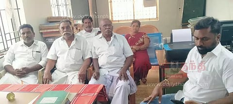 கூட்டுறவு சங்க தலைவர் மீது நம்பிக்கை இல்லா தீர்மானம் நிறைவேற்றம்