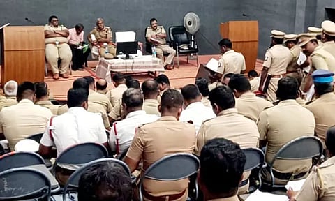 நிலுவையில் உள்ள வழக்குகளை விரைந்து முடிக்க வேண்டும்