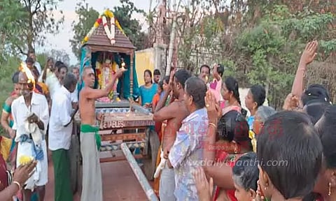 வென்னிமலை முருகன் கோவிலில் கிரிவலம்