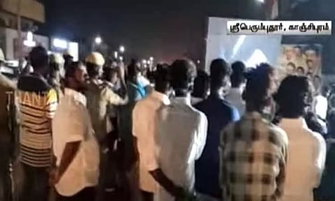 காஞ்சிபுரம்: பி.பி.சி. ஆவணப்படத்தை பொதுவெளியில் திரையிட்ட இளைஞர் காங்கிரசார்