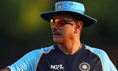 3-வது சுழற்பந்து வீச்சாளர் இடத்துக்கு குல்தீப் யாதவை பயன்படுத்த வேண்டும் - ரவி சாஸ்திரி யோசனை