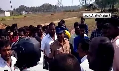 பெங்களூருவில் திருடப்பட்ட பைக் திருப்பத்தூரில் மீட்பு - ஜி.பி.எஸ். கருவி மூலம் கொள்ளையர்களை கண்டுபிடித்த ஐ.டி. ஊழியர்