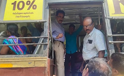 வருவாய் அதிகரிக்க அரசு பஸ்களில் விளம்பரம் இருப்பதை உறுதி செய்ய வேண்டும்