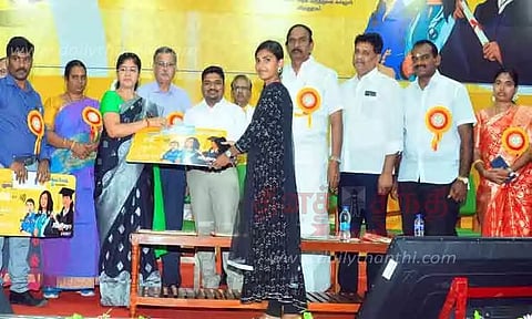 மாணவிகள் திறமையை வளர்த்து வாழ்வை வளமாக்க வேண்டும்