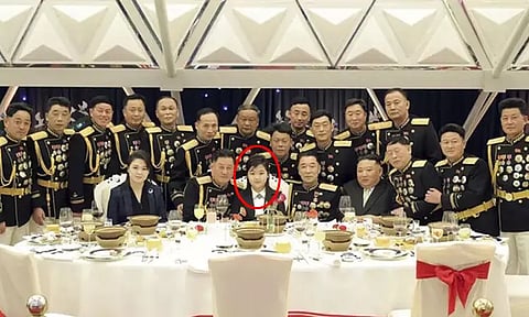 ராணுவ விருந்து நிகழ்ச்சியில் மகளுடன் தோன்றிய வடகொரிய அதிபர்