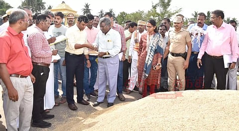 கொள்முதல் நிலையங்களில் நெல்லின் ஈரப்பதம் குறித்து மத்திய குழுவினர் ஆய்வு