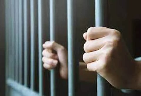 பள்ளி மாணவிக்கு பாலியல் தொந்தரவு:தொழிலாளிக்கு 20 ஆண்டுகள் சிறை