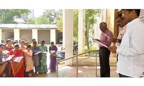 கொத்தடிமை தொழிலாளர் முறை எதிர்ப்பு தின உறுதிமொழி ஏற்பு