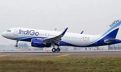 37 பயணிகளின் லக்கேஜூகளை விமான நிலையத்திலேயே விட்டுச்சென்ற இண்டிகோ விமானம்..!