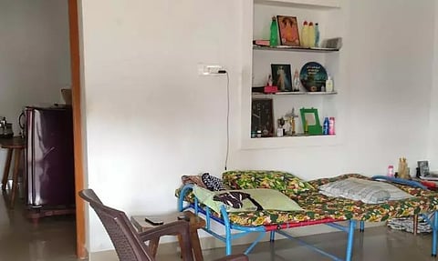 ஓய்வு பெற்ற விமானப்படை போலீஸ்காரர் வீட்டில் ரூ.1 லட்சம் கொள்ளை