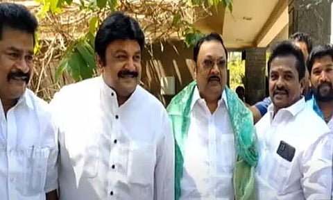 மதுரையில் முன்னாள் மத்திய மந்திரி மு.க.அழகிரியுடன் நடிகர் பிரபு நேரில் சந்திப்பு