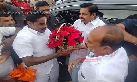 எடப்பாடி பழனிசாமிக்கு வரவேற்பு