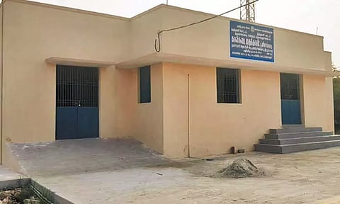 பூனிமாங்காடு ஊராட்சியில் கால்நடை ஆஸ்பத்திரியை பயன்பாட்டுக்கு கொண்டுவர பொதுமக்கள் கோரிக்கை