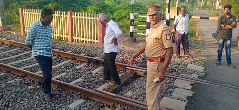 ரெயில் தண்டவாளத்தில் விரிசல்