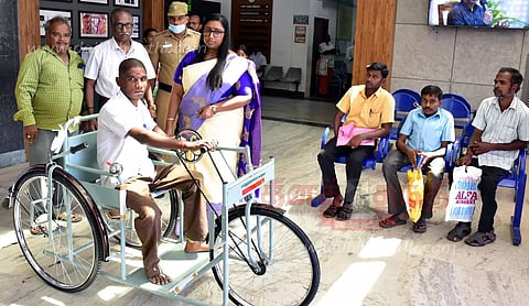 குறைதீர்க்கும் நாள் கூட்டத்தில் மனு அளித்தமாற்றுத்திறனாளிக்கு உடனடியாக 3 சக்கர சைக்கிள்கலெக்டர் ஸ்ரேயா சிங் வழங்கினார்