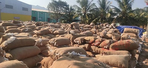 ராசிபுரத்தில்ரூ.1 கோடிக்கு பருத்தி ஏலம்விலை உயர்வால் விவசாயிகள் மகிழ்ச்சி