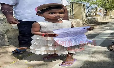 மேலப்பாளையம் அங்கன்வாடி மையத்தில் அடிப்படை வசதிகளை நிறைவேற்ற வேண்டும்-கலெக்டரிடம், 3 வயது சிறுமி மனு