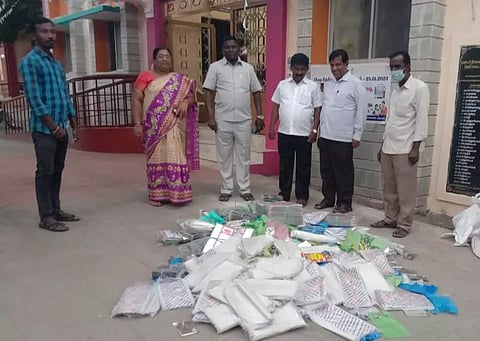 பெரியகுளத்தில்பிளாஸ்டிக் பொருட்கள் விற்ற கடைகளுக்கு அபராதம்