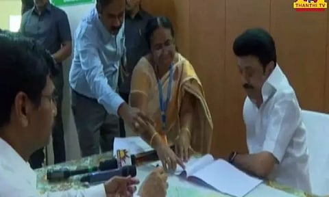 சேலம்: ஓமலூர் வட்டாட்சியர் அலுவலகத்தில் முதல்-அமைச்சர் மு.க.ஸ்டாலின் ஆய்வு