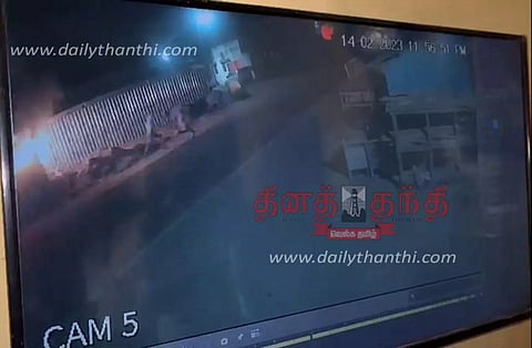 தி.மு.க. பிரமுகர் வீட்டில் பெட்ரோல் குண்டு வீசப்பட்டதால் பரபரப்பு