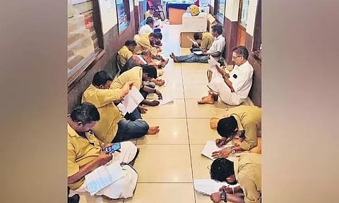 மது குடித்து விட்டு வாகனம் ஓட்டியவர்களுக்கு நூதன தண்டனையாக இம்போசிஷன் எழுத வைத்த போலீஸ்...!