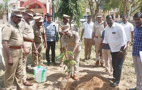 கடலூர் போலீஸ் சூப்பிரண்டு அலுவலகத்தில் மரக்கன்று நடும் நிகழ்ச்சி