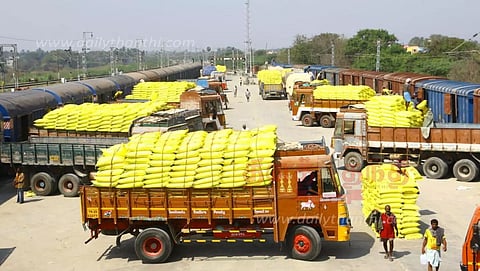 5,812 டன் யூரியா உரம் வந்தது