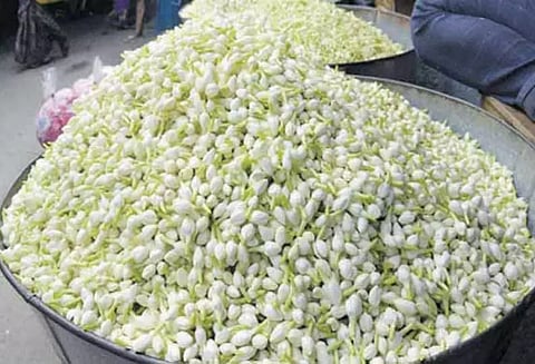 பூக்கள் விலை 'கிடுகிடு' உயர்வு