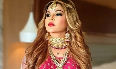 மன்னிப்பு கேட்ட கவர்ச்சி நடிகை