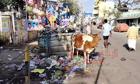 மலை போல் தேங்கி இருக்கும் குப்பைகள்