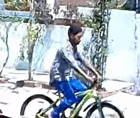 டாக்டர் வீட்டுக்குள் புகுந்து சைக்கிள் திருடிய வாலிபர்