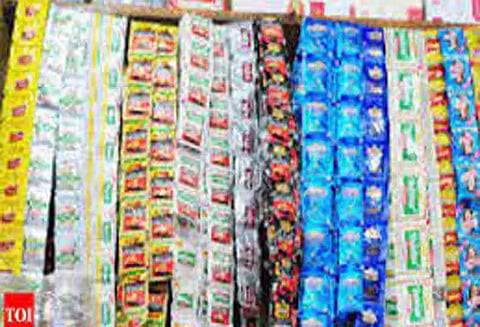 காரில் கடத்த முயன்ற 150 கிலோ குட்கா பறிமுதல்