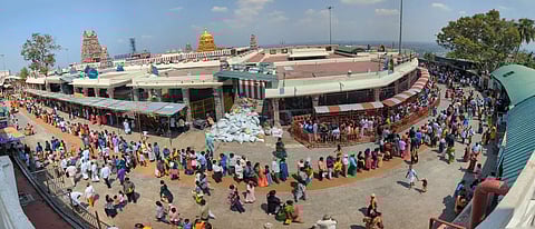 பழனி முருகன் கோவிலில் குவிந்த பக்தர்கள்