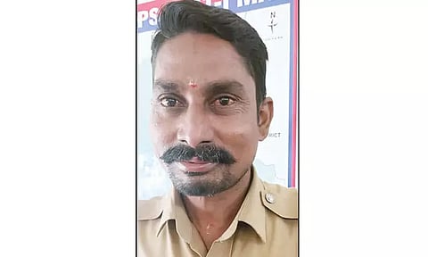 குடும்பத்தகராறில் விபரீதம் போலீஸ் ஏட்டு தற்கொலை